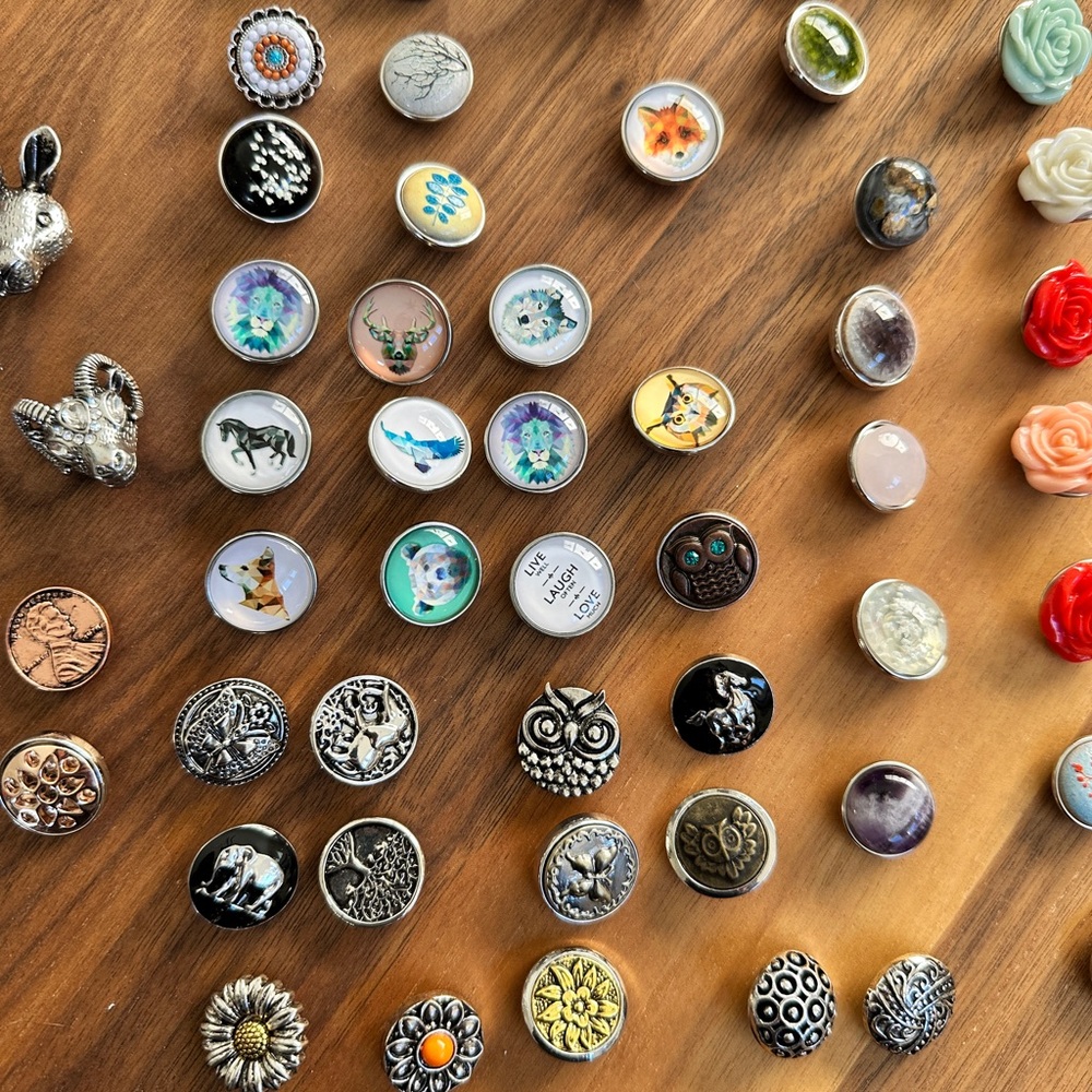 Stylish Multi-Color Button Bracelet Set - Picture 12 of 16